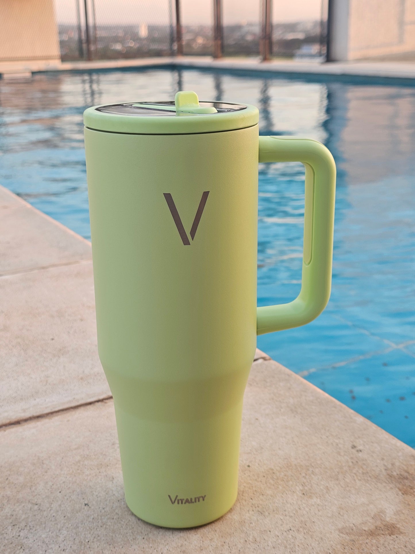 Vaso Térmico Vitality 40oz con Asa Ergonómica – Hidratación Total